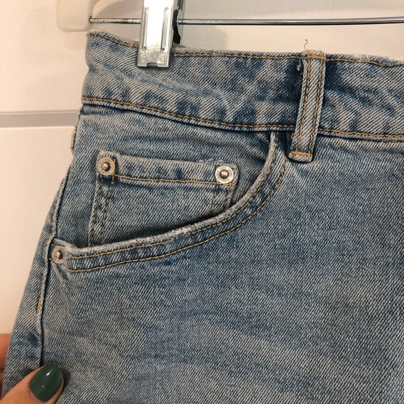 Zara Denim Cut Off Shorts - Picture 2 of 4